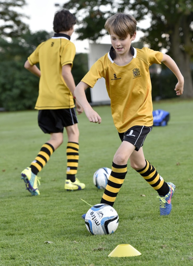 Football coaching session to improve dribbling - Grassroots Coaching